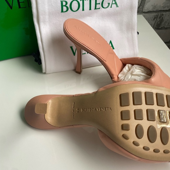 SOLD - Bottega Veneta Rubber Lido - Picture 4 of 5